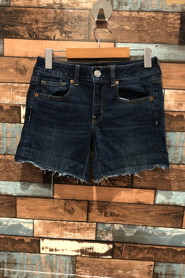 Short en jeans bleu foncé (s) seconde main American Eagle