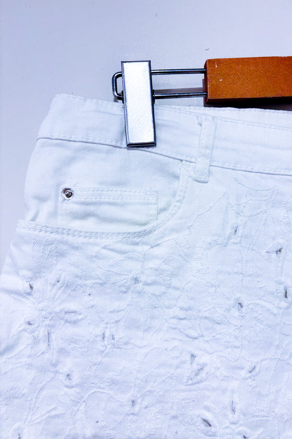 Short en jeans blanc Curvy fleurs brodées (m)-Insider-La Penderie du Paradis 🕊