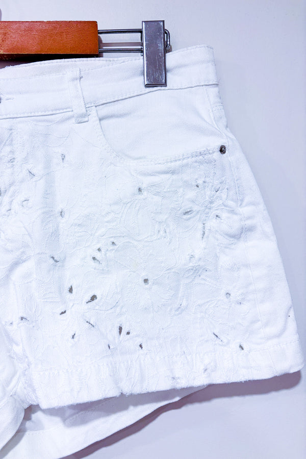 Short en jeans blanc Curvy fleurs brodées (m)-Insider-La Penderie du Paradis 🕊