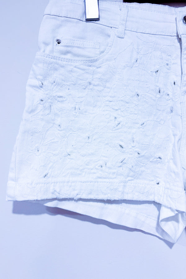 Short en jeans blanc Curvy fleurs brodées (m)-Insider-La Penderie du Paradis 🕊