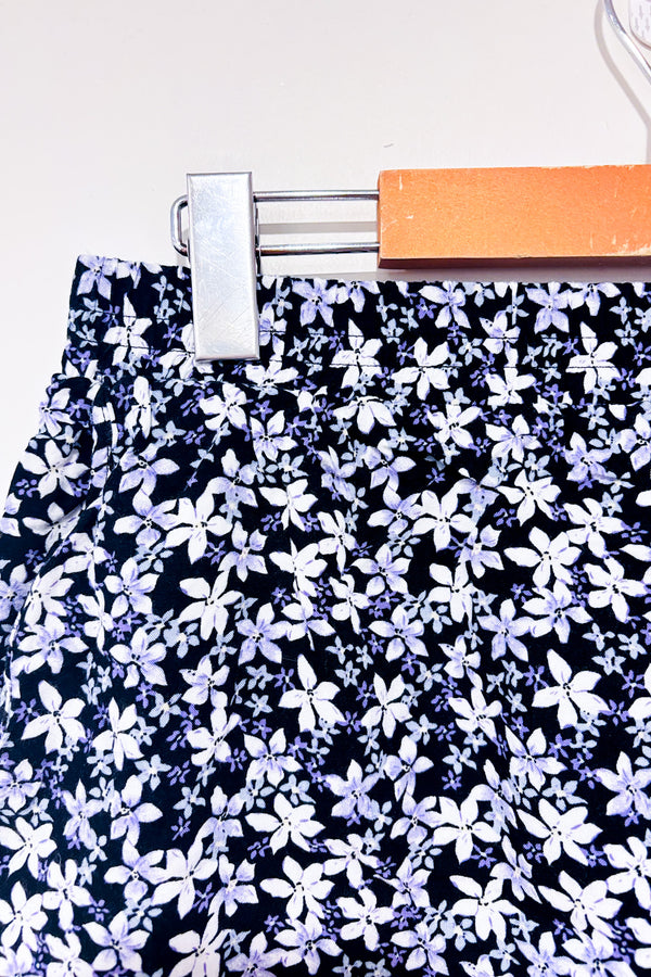 Short fluide noir et mauve fleuri (s)-Guilty-La Penderie du Paradis 🕊