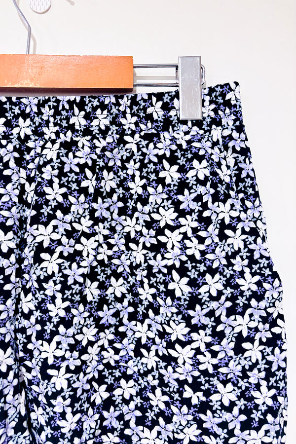 Short fluide noir et mauve fleuri (s)-Guilty-La Penderie du Paradis 🕊