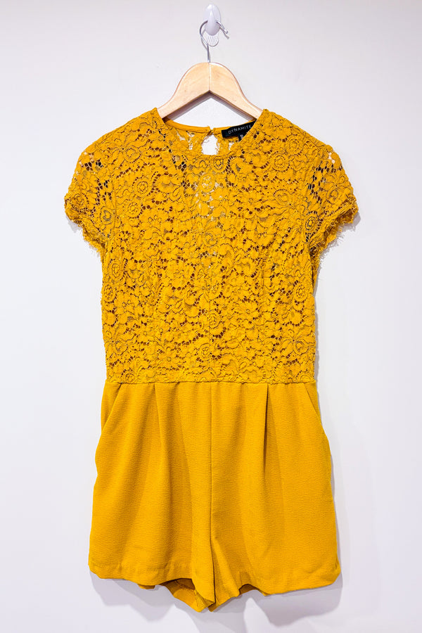 Romper safran avec dentelle fleurie et dos ouvert (l)-Dynamite-La Penderie du Paradis 🕊