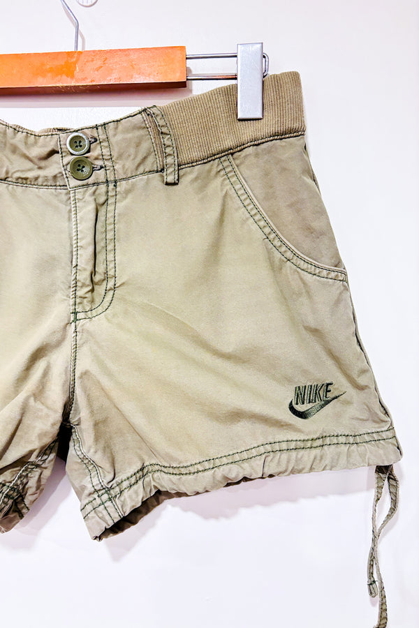 Short kaki (s)-Nike-La Penderie du Paradis 🕊