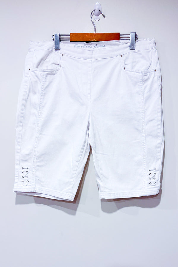 Bermuda en jeans blanc (l)-Emotions-La Penderie du Paradis 🕊