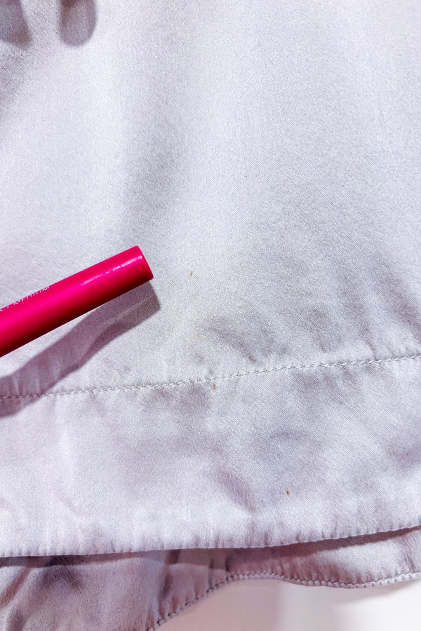 Mini-short argent en soie seconde main - Blanc Noir- La Penderie du Paradis