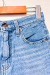 Mini short en jeans bleu à taille haute* seconde main - Levi's- La Penderie du Paradis