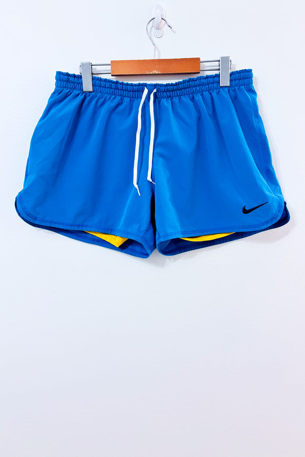 Short Dri-Fit bleu avec short intégré seconde main - Nike- La Penderie du Paradis
