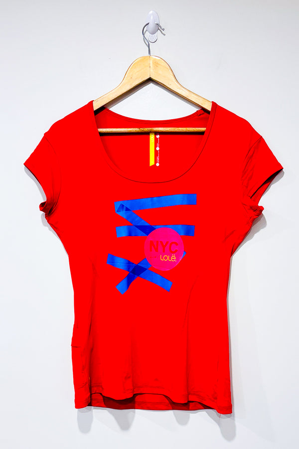 T-shirt rouge ''NYC with LOLË'' (m) -- La Penderie du Paradis ?