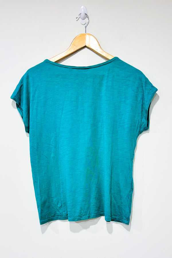 T-shirt vert ''Yesterday Now Tomorrow'' (m) -- La Penderie du Paradis ?