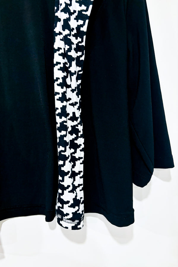 Veste courte noire et blanche motif pied de poule (m/l) -- La Penderie du Paradis ?