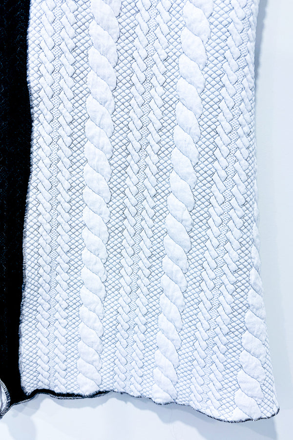 Veste ouverte blanche texturée (l) -- La Penderie du Paradis ?