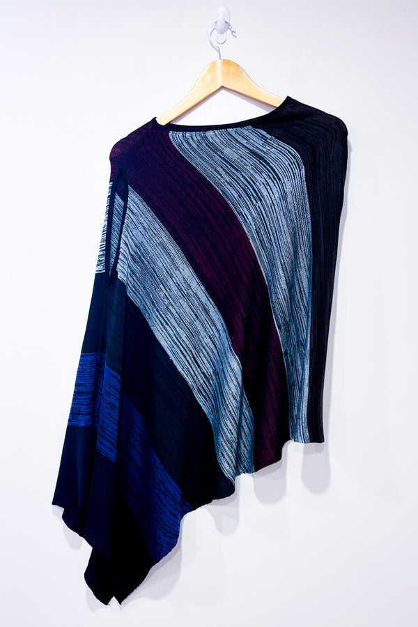 Haut asymétrique rouge noir et mauve (s) seconde main - Choyers- La Penderie du Paradis