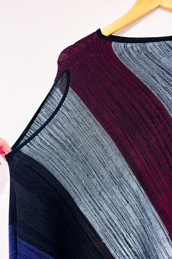 Haut asymétrique rouge noir et mauve (s) seconde main - Choyers- La Penderie du Paradis