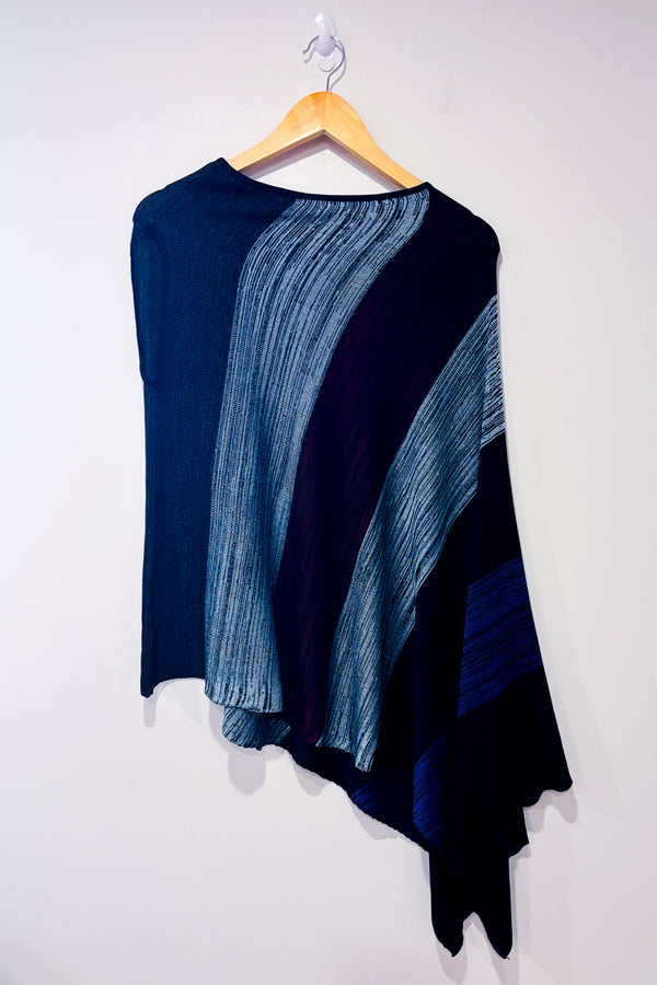 Haut asymétrique rouge noir et mauve (s) seconde main - Choyers- La Penderie du Paradis