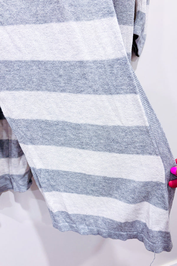 Cardigan ouvert long gris et crème rayé seconde main - Caroline Grace- La Penderie du Paradis