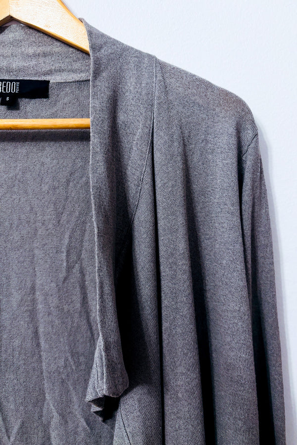 Cardigan gris ouvert à pans drapés seconde main - Bedo- La Penderie du Paradis