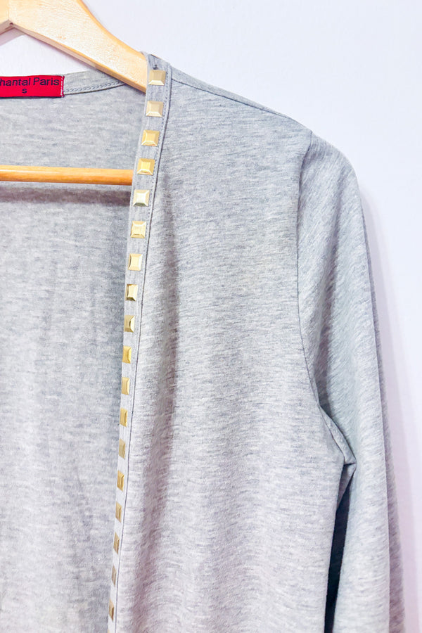 Cardigan long gris ouvert à studs dorés seconde main - Chantal Paris- La Penderie du Paradis