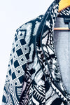 Veste longue noir et blanche à motifs graphiques* seconde main - Frank Lyman Montréal- La Penderie du Paradis
