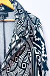 Veste longue noir et blanche à motifs graphiques* seconde main - Frank Lyman Montréal- La Penderie du Paradis