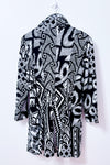 Veste longue noir et blanche à motifs graphiques* seconde main - Frank Lyman Montréal- La Penderie du Paradis