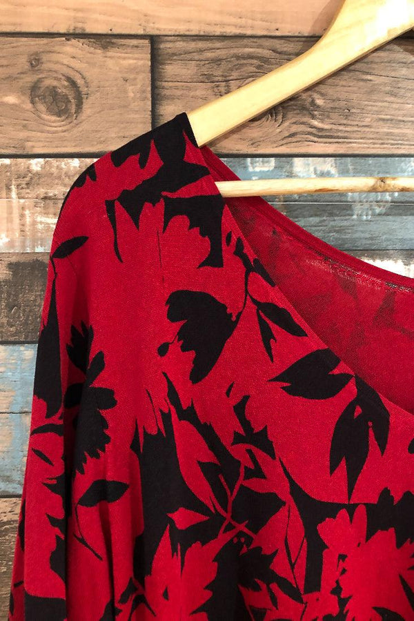 Chandail rouge fleuri (2X) seconde main Nygård