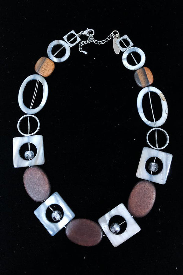 Collier brun et gris seconde main Autres