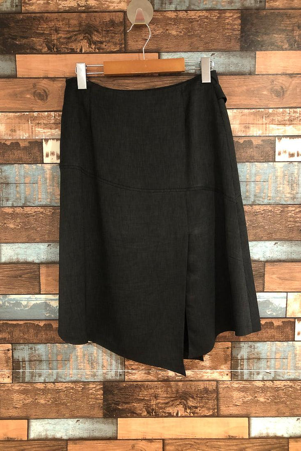 Jupe gris chamoiré avec boucle argent (s) seconde main Tuzzi