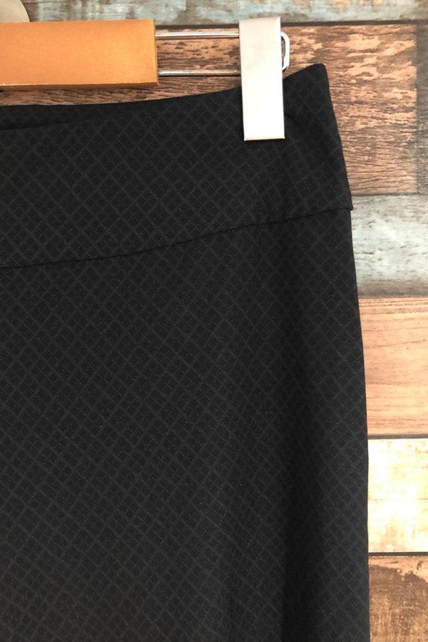 Pantalon noir jambe droite avec petits motifs (m) seconde main S.C. & co