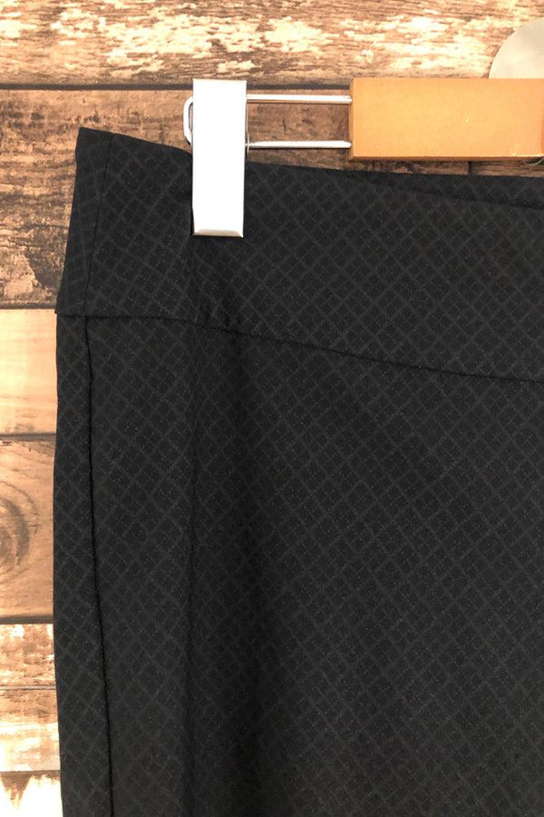 Pantalon noir jambe droite avec petits motifs (m) seconde main S.C. & co