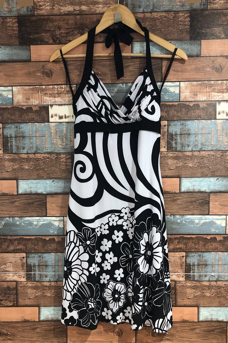Robe fleurie noire et blanche m Colori Friperie en ligne La Penderie du Paradis