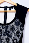 Robe noire et blanche avec dentelle seconde main - Simons- La Penderie du Paradis