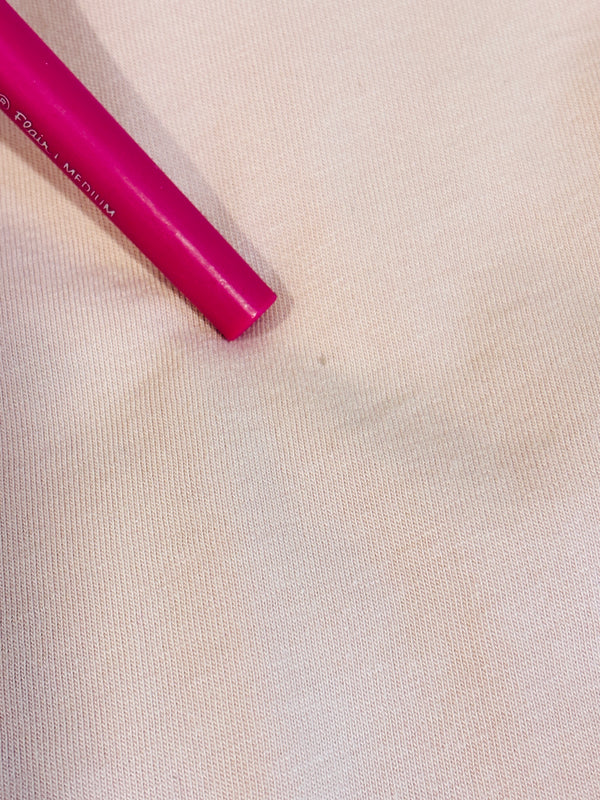 T-shirt rose avec logo et franges à paillettes seconde main - Guess- La Penderie du Paradis