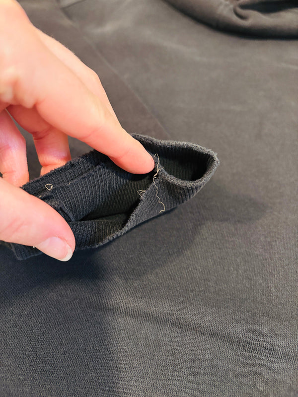 Chandail en coton ouaté noir avec capuchon - Homme seconde main - Ripzone- La Penderie du Paradis