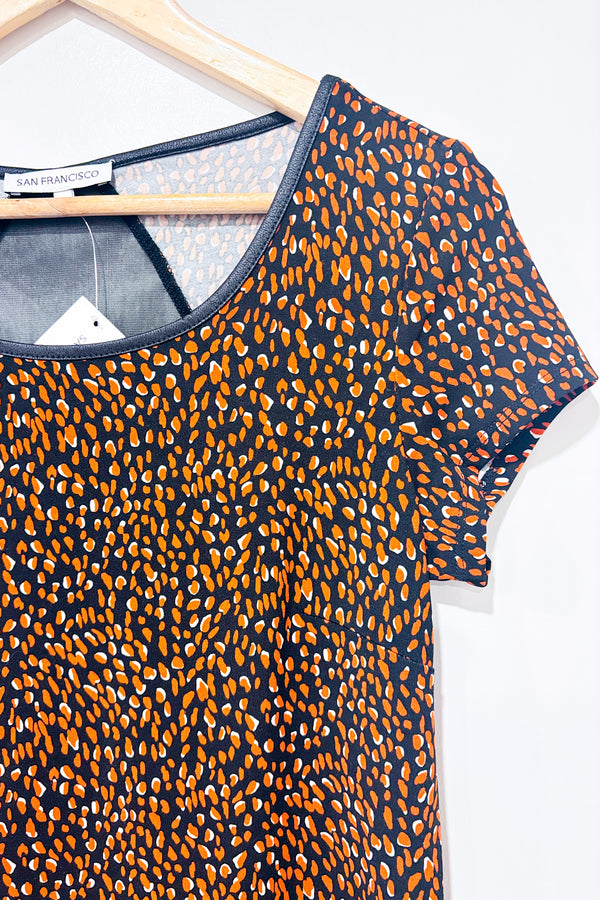 Robe noire avec motifs orangé (xs)-San Francisco-La Penderie du Paradis 🕊