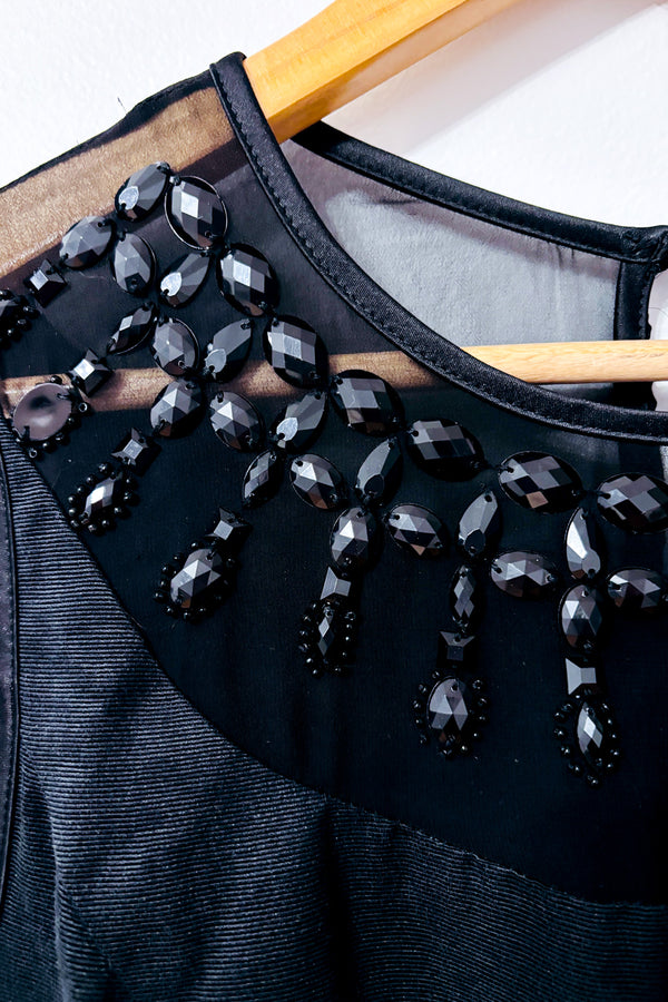Robe cocktail noire à pierres seconde main - Airoldi Collection- La Penderie du Paradis