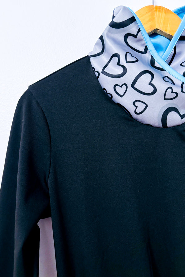 Robe noire à motifs cœurs et col montant seconde main - Misslook- La Penderie du Paradis