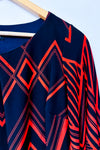 Robe marine et rouge à motif géométrique seconde main - En Focus Studio- La Penderie du Paradis