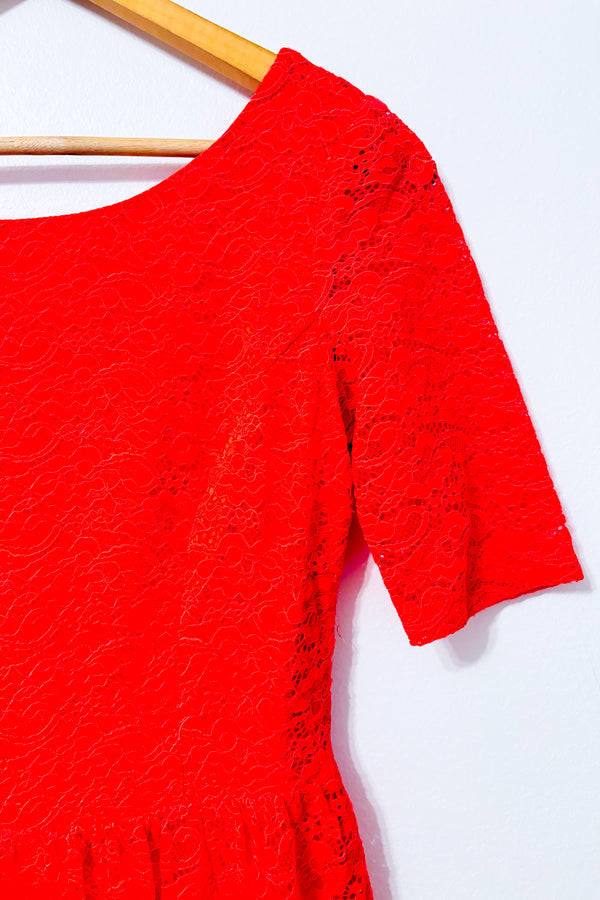 Robe corail en dentelle seconde main - Jessica Simpson- La Penderie du Paradis