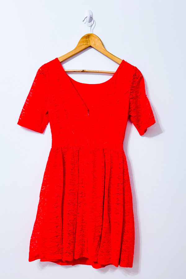 Robe corail en dentelle seconde main - Jessica Simpson- La Penderie du Paradis