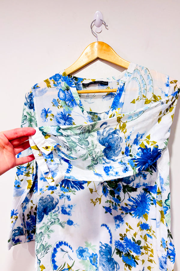 Blouse fluide fleurie blanche et bleue seconde main - Zara- La Penderie du Paradis
