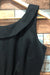 Robe noire avec collet (s)