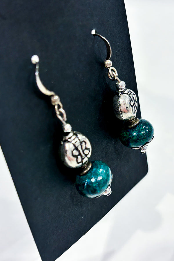 Boucles d'oreilles perle verte et papillon seconde main Autres 