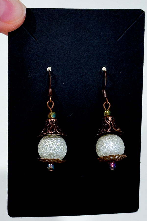 Boucles d'oreilles pendantes style vintage à perle blanche* seconde main - Autres- La Penderie du Paradis
