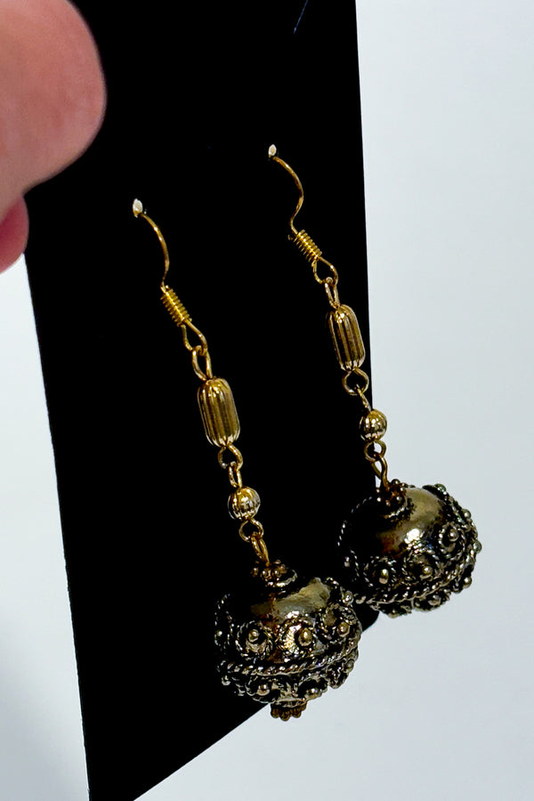 Boucles d'oreilles pendantes dorées à boule filigranée* seconde main - Autres- La Penderie du Paradis