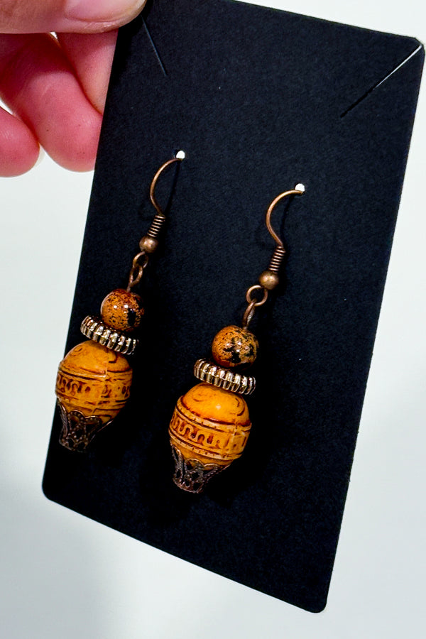 Boucles d’oreilles pendantes bohèmes à billes effet bois* seconde main - Autres- La Penderie du Paradis