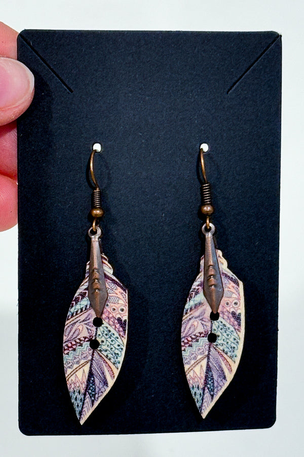 Boucles d’oreilles pendantes plumes en bois pastel* seconde main - Autres- La Penderie du Paradis