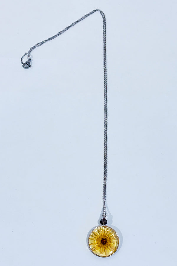 Collier argent avec fleur séchée seconde main - UNIQUE by M- La Penderie du Paradis