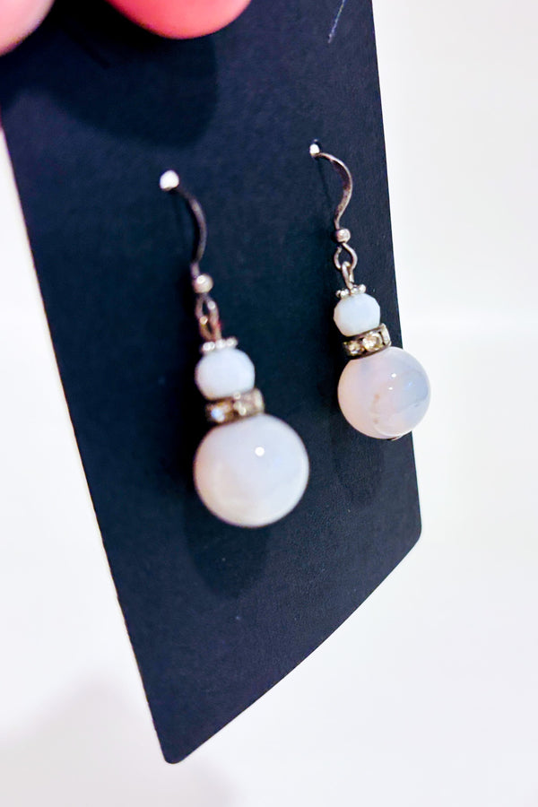 Boucles d'oreilles pendentif perles blanches seconde main - Autres- La Penderie du Paradis