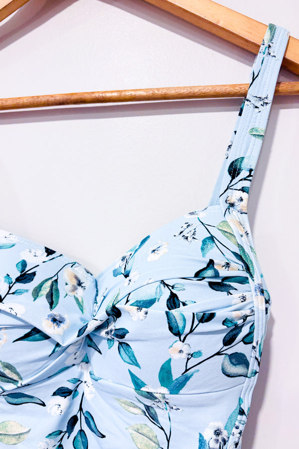 Maillot de bain bleu pâle fleuri (s)-Nip Tuck-La Penderie du Paradis 🕊
